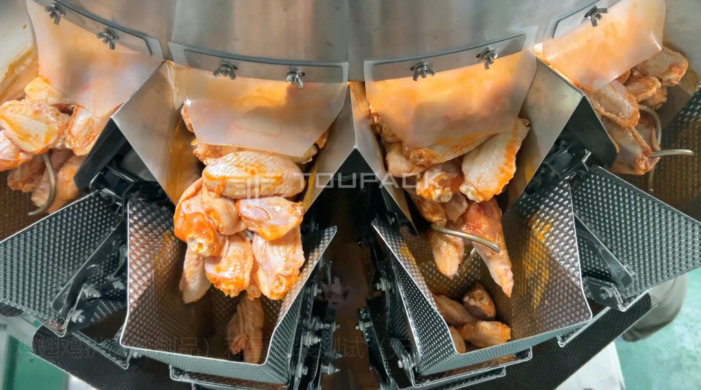 Combinazione di alimentatore a vite automatico Pesatrice di riempimento di alimenti appiccicosi Carne marinata Ali di pollo Pesatrice multi-testa