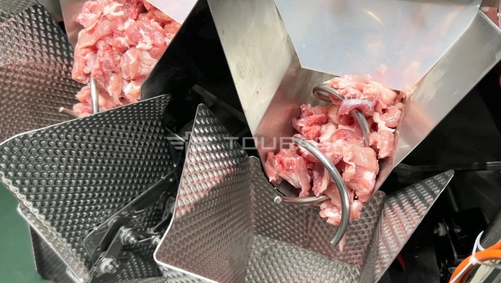 Carne congelata fresca carne di maiale cruda pezzi di carne di maiale costole pesatrice multi-testa con alimentazione a vite