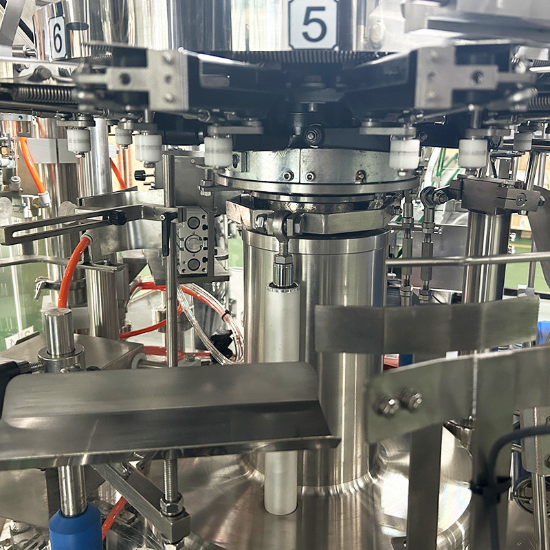 Pesatrice multi-testa completamente automatica Prefabricata con sacchetto con confezione per giocattoli Macchina di imballaggio di pollo congelato