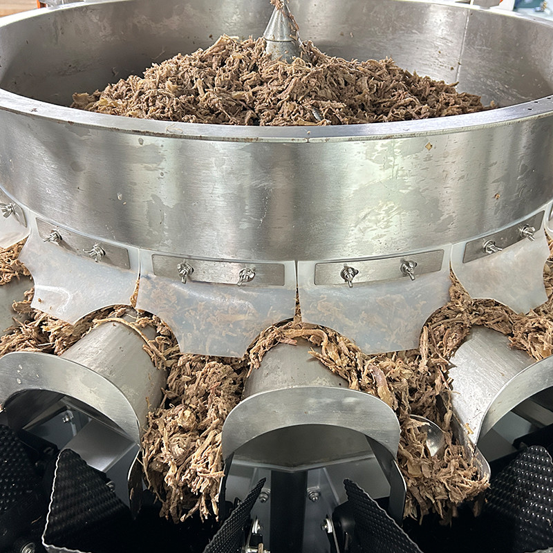Alimenti per animali domestici bagnati e alimenti per animali domestici asciutti Macchine per imballaggio a più teste per pesare alimenti per cani e gatti con un peso di 120 g 240 g 400 g Macchina per imballaggio in sacchetto da 1 kg