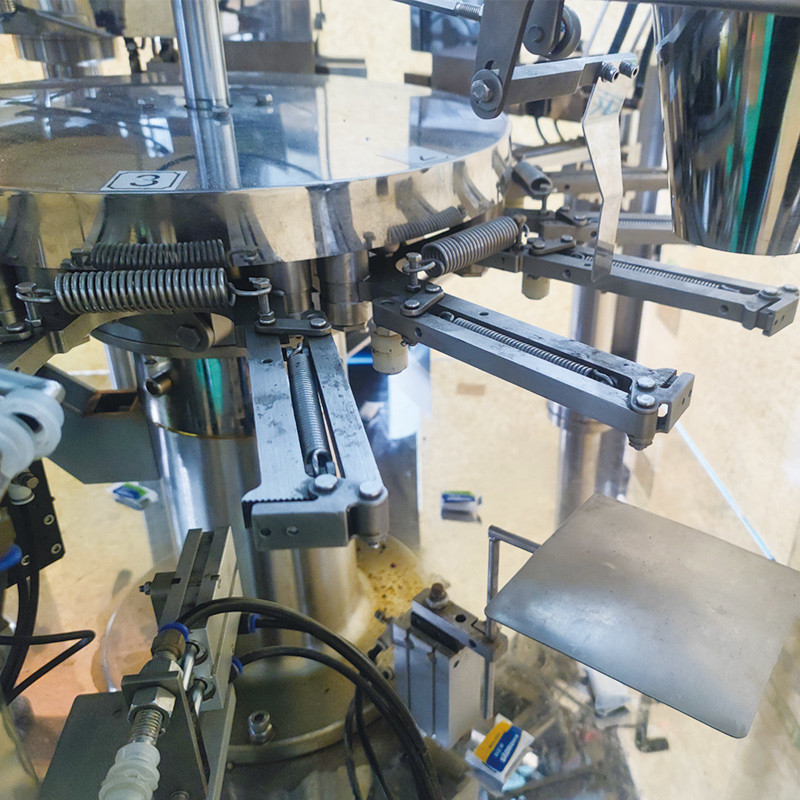 Macchina di imballaggio detersivo compresse Lavatrice di piatti Lavatrice di piatti Lavatrice di compresse Bolse Borsa Lavatrice di piatti Gel Bolse Box Packing Machine