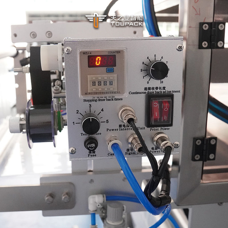 Fabbrica di macchine confezionatrici per gel energetici, salse, miele e succhi in bustine verticali irregolari completamente automatiche