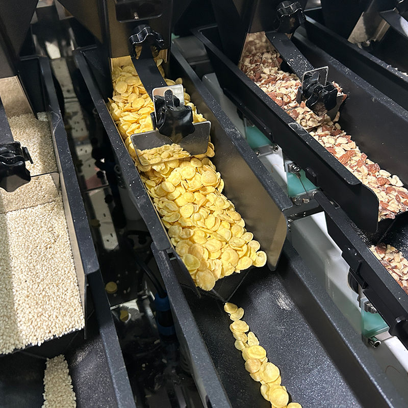 Macchina per il riempimento e l'imballaggio di bottiglie di vasetti di plastica per snack di arachidi e noccioline miste, macchina riempitrice per bottiglie