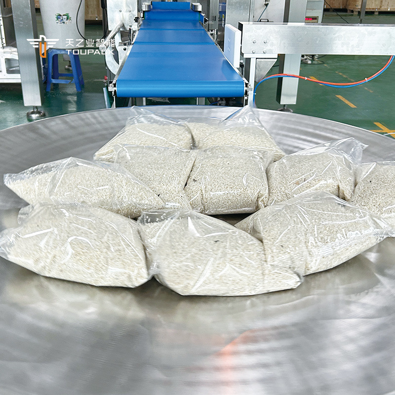 Macchine di confezionamento automatiche di pistacchi Popcorn Corn Flakes Roasting Peanuts Cashew Nuts Multihead Weigher Packaging Machine