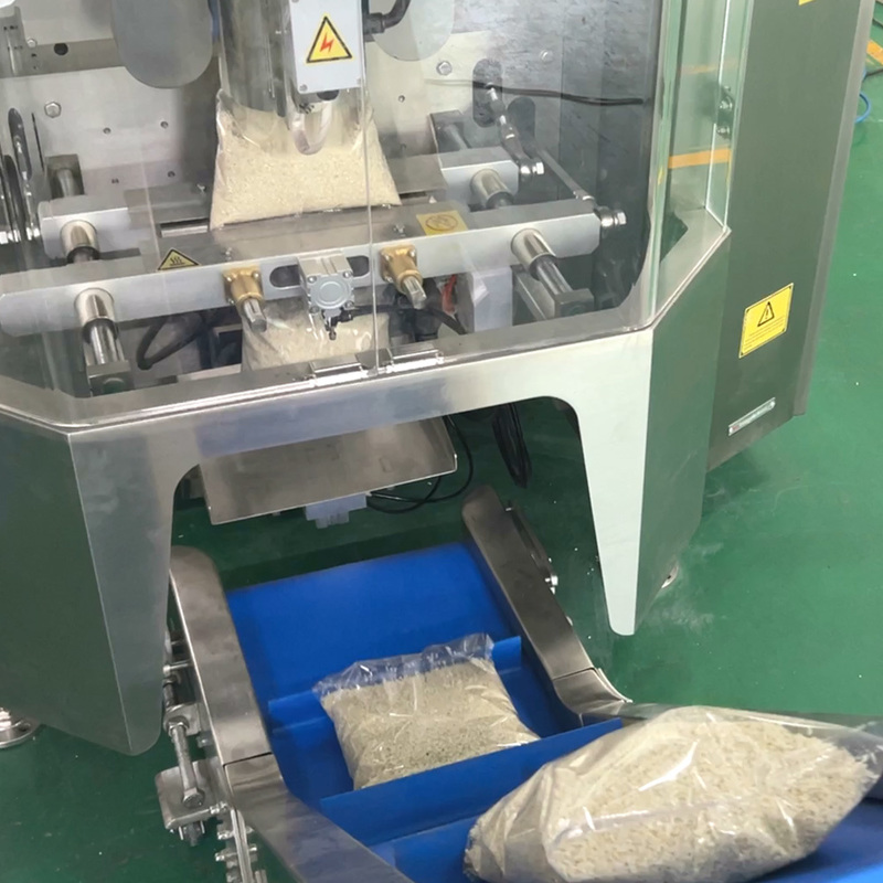 Macchina confezionatrice verticale per sacchetti a cuscino in plastica per fette di mela, banana e durian essiccati automaticamente, per frutta liofilizzata, peso