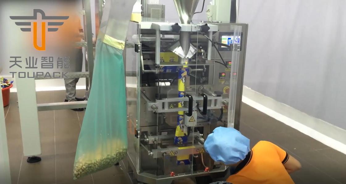 Il materiale da otturazione di pesatura automatico di VFFS e la macchina di sigillatura 2.2KW per gli spuntini appoggiano insaccare