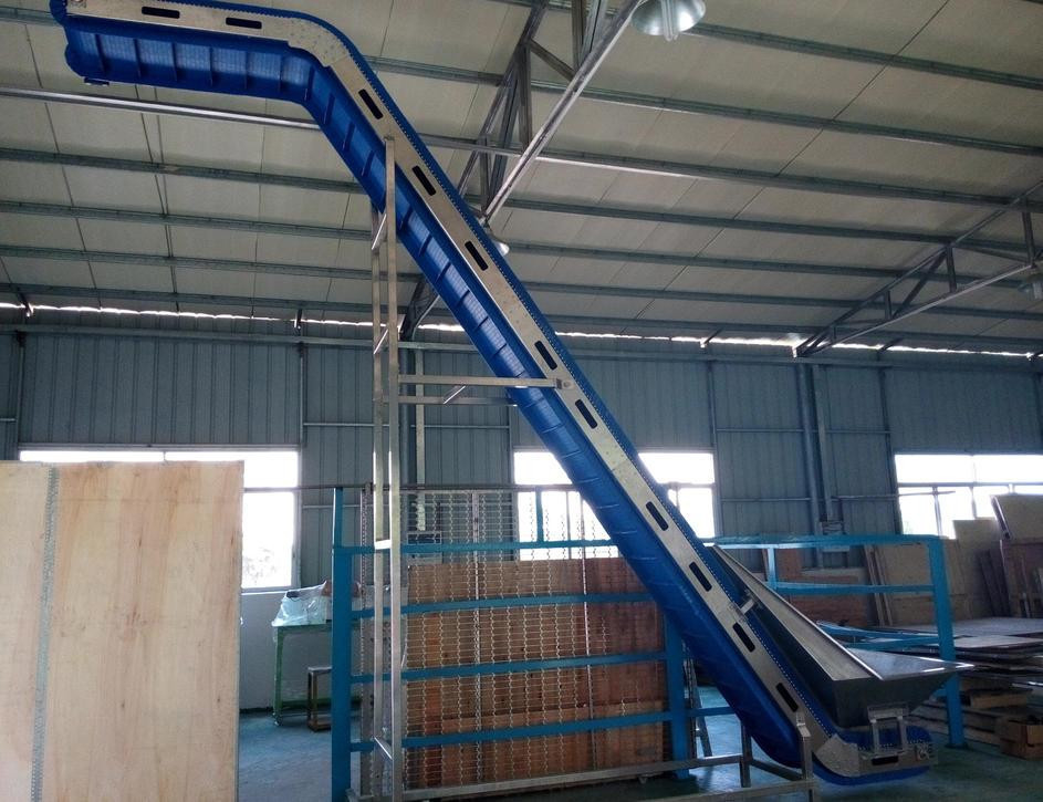 1.1KW inclinava il saltatore collegato 200L di acciaio inossidabile dell'elevatore di forma del trasportatore S